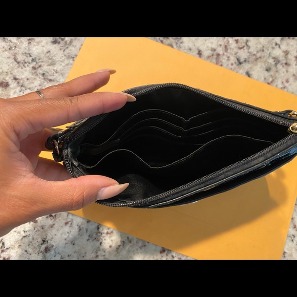 Clutch Peyton Op Art Embossed Gogo Black Patent Leather Wristlet - Picture 5 of 7